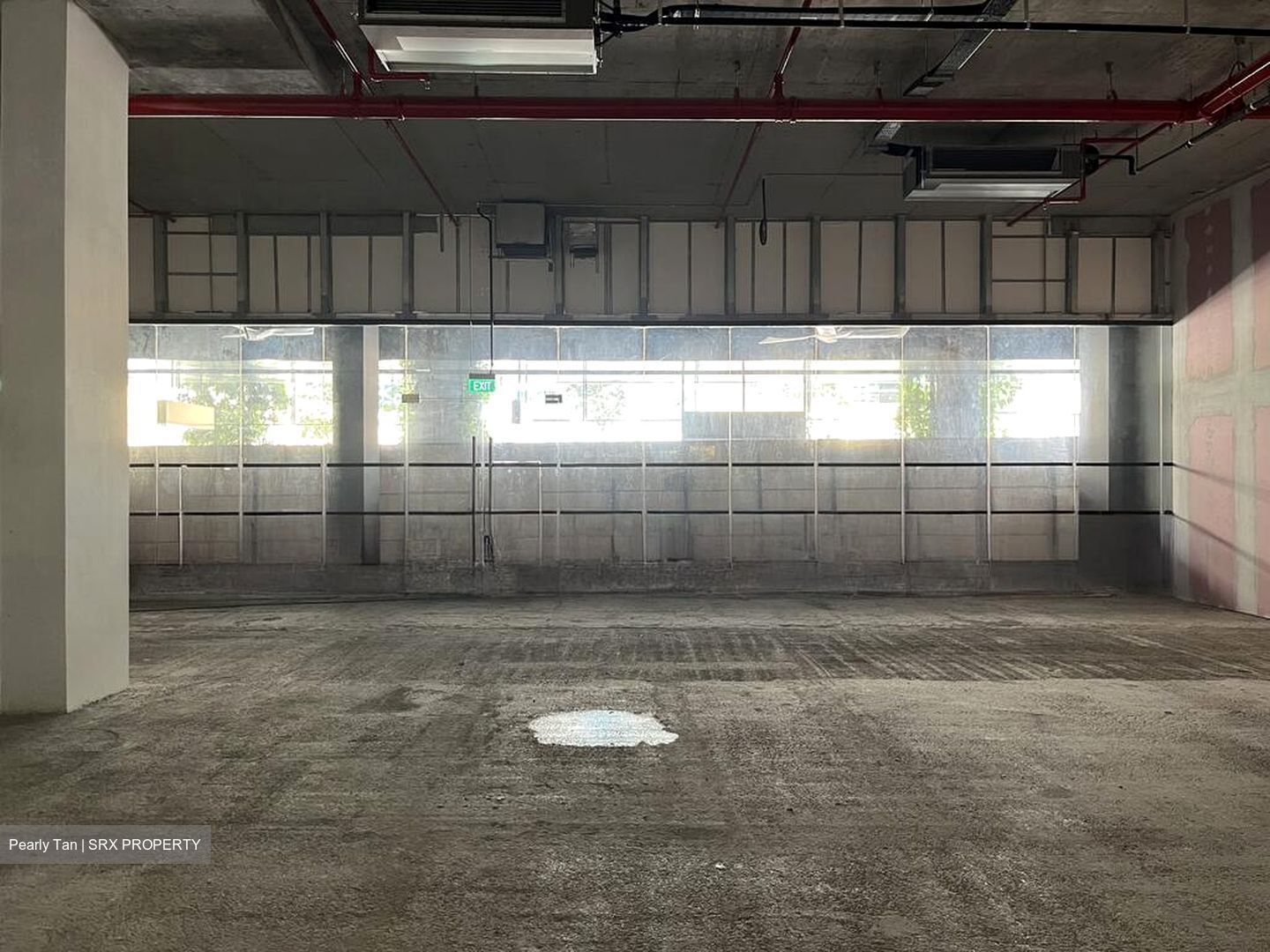 Middle Road (D7), Retail #522853241